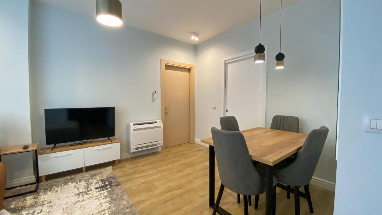 Centrally Located Glamorous Bright Apt Near Bazaar Tirana Exteriér fotografie
